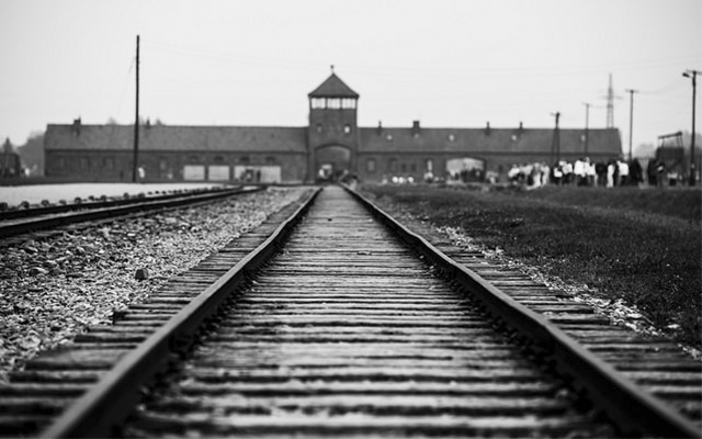 Entrada al campo de concentracin Auschwitz Birkenau | PROJared Polin